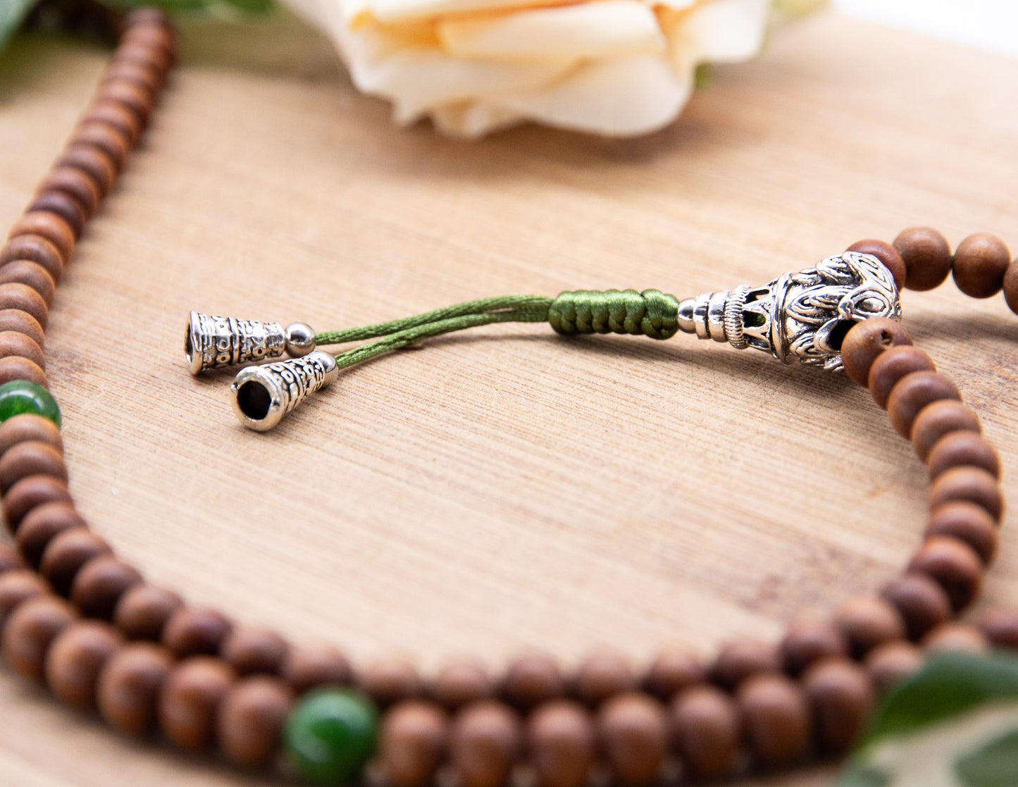 Mala aus Sandelholz und taiwanesischer Jade – 9 mm