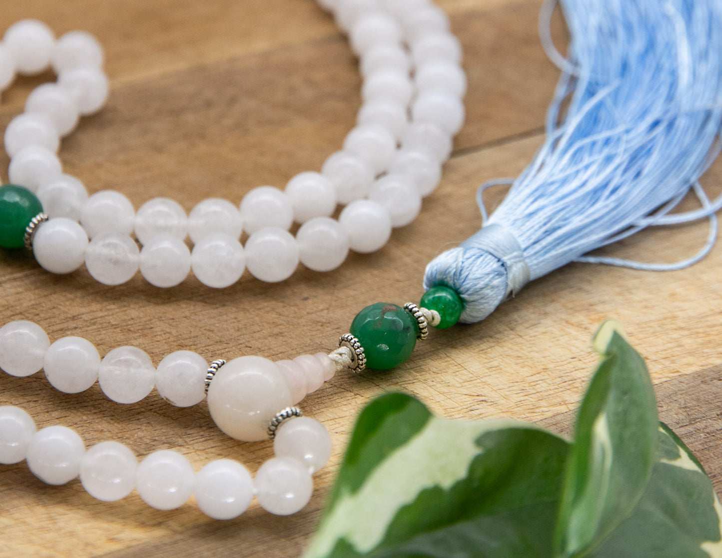 Mala aus weißem Quarz und grüner Jade – 8 mm