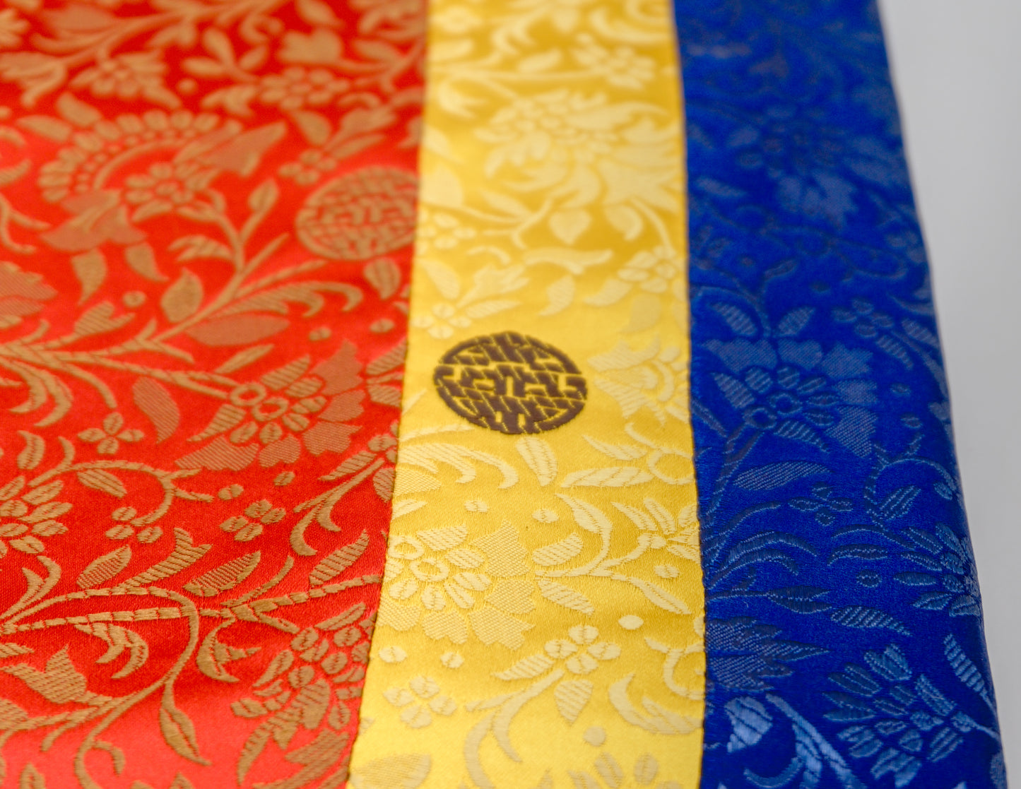 Quadratischer Blumenbrokat, 3 Farben – Blaue Mitte, 90 x 90 cm