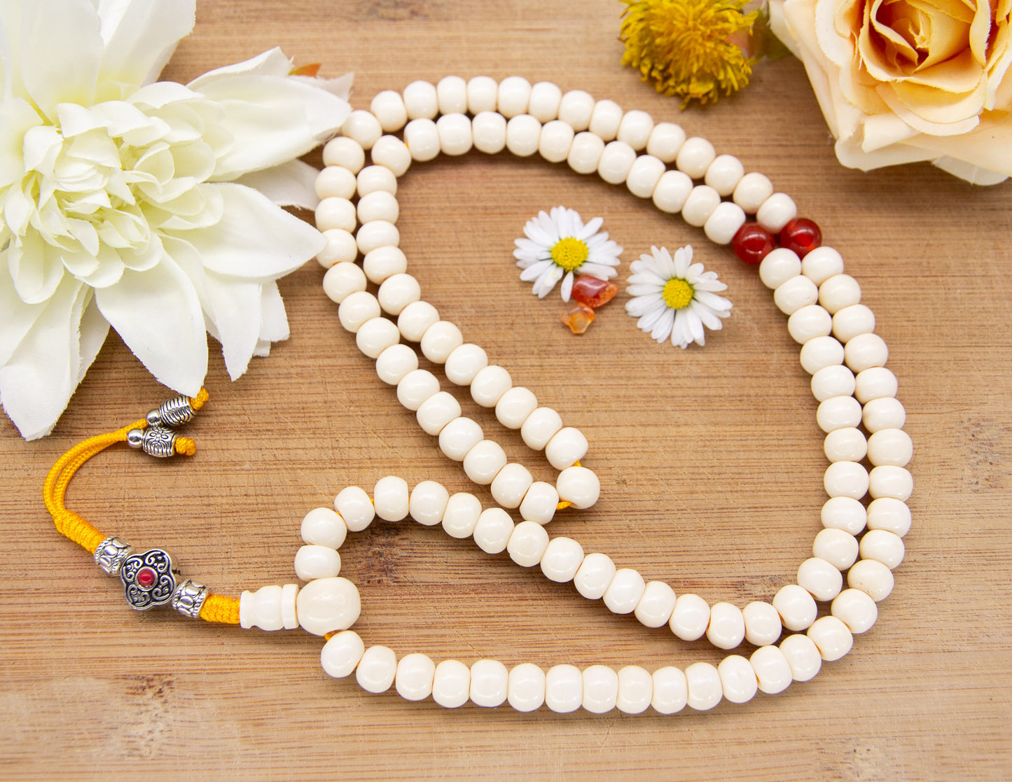 Knochen & Karneol Mala – 8mm