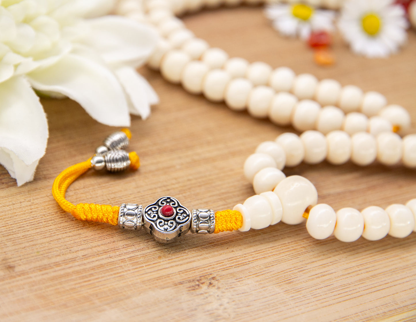 Knochen & Karneol Mala – 8mm