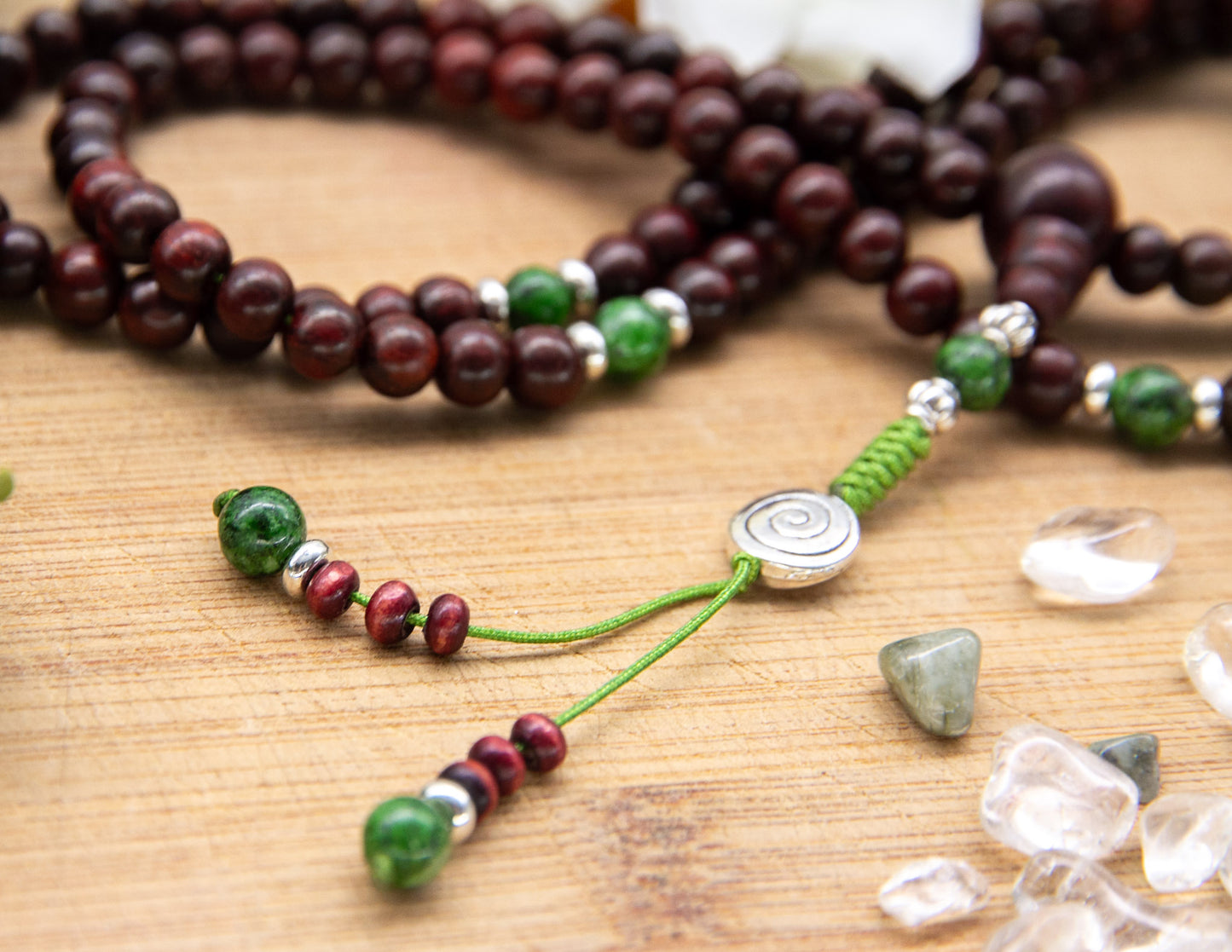 Mala aus Rosenholz und Serpentin – 6 mm