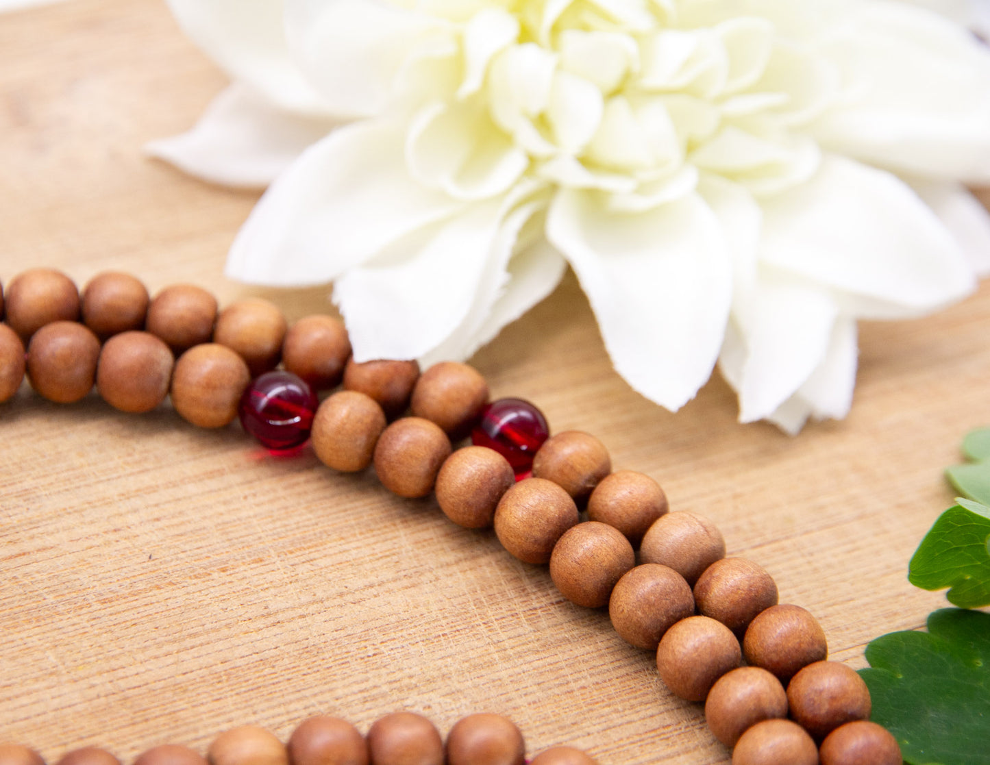 Sandelholz & Granat Mala – 8mm