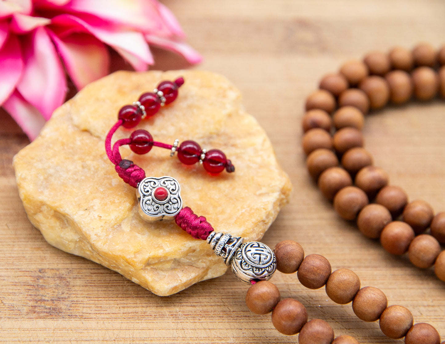 Sandelholz & Granat Mala – 8mm