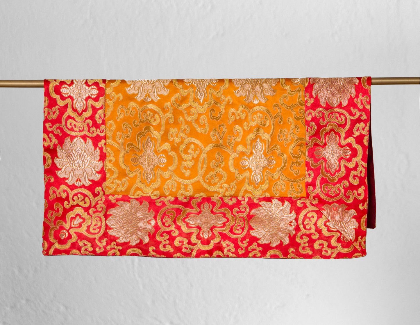 Quadratisches Brokattuch / Übungstischdecke – Rot & Orange