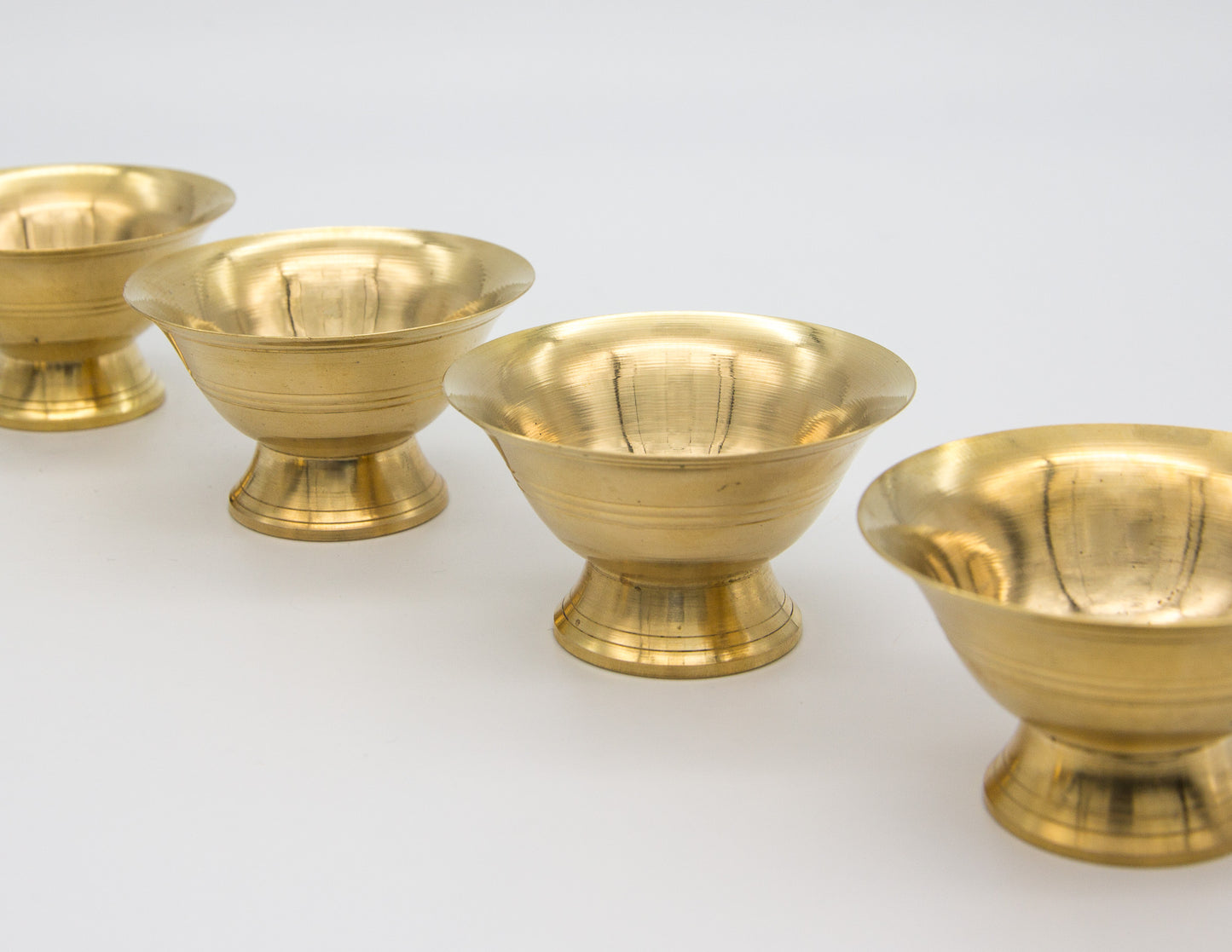 Opferschalen-Set mit Fuß, vermessingt – 6,5 cm