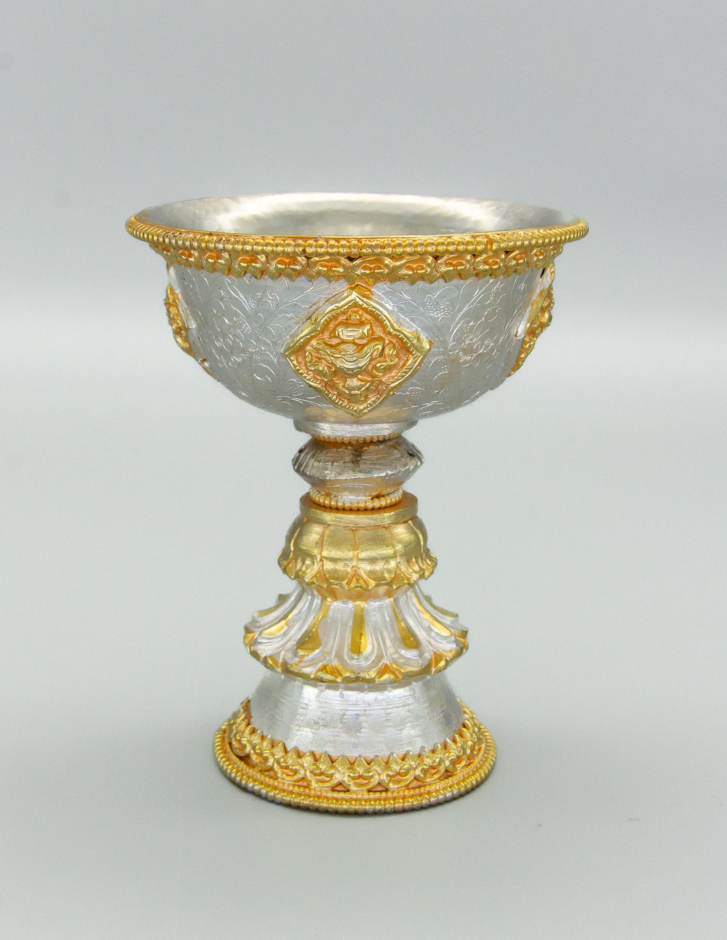 Handgefertigte geprägte Butterlampe, versilbert und vergoldet / 10,5 cm