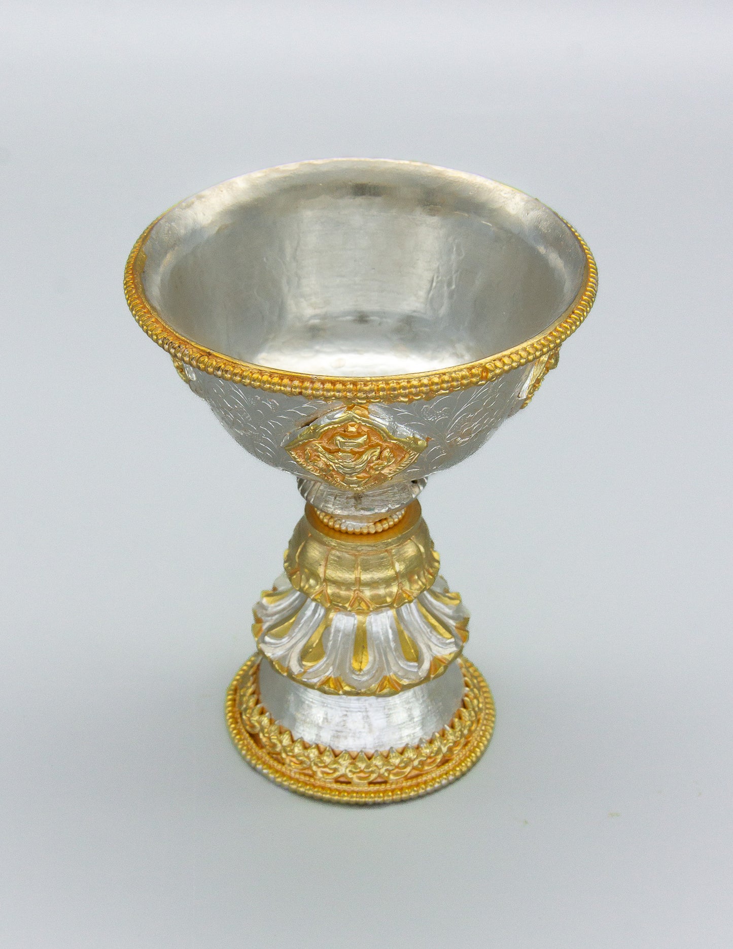 Handgefertigte geprägte Butterlampe, versilbert und vergoldet / 10,5 cm