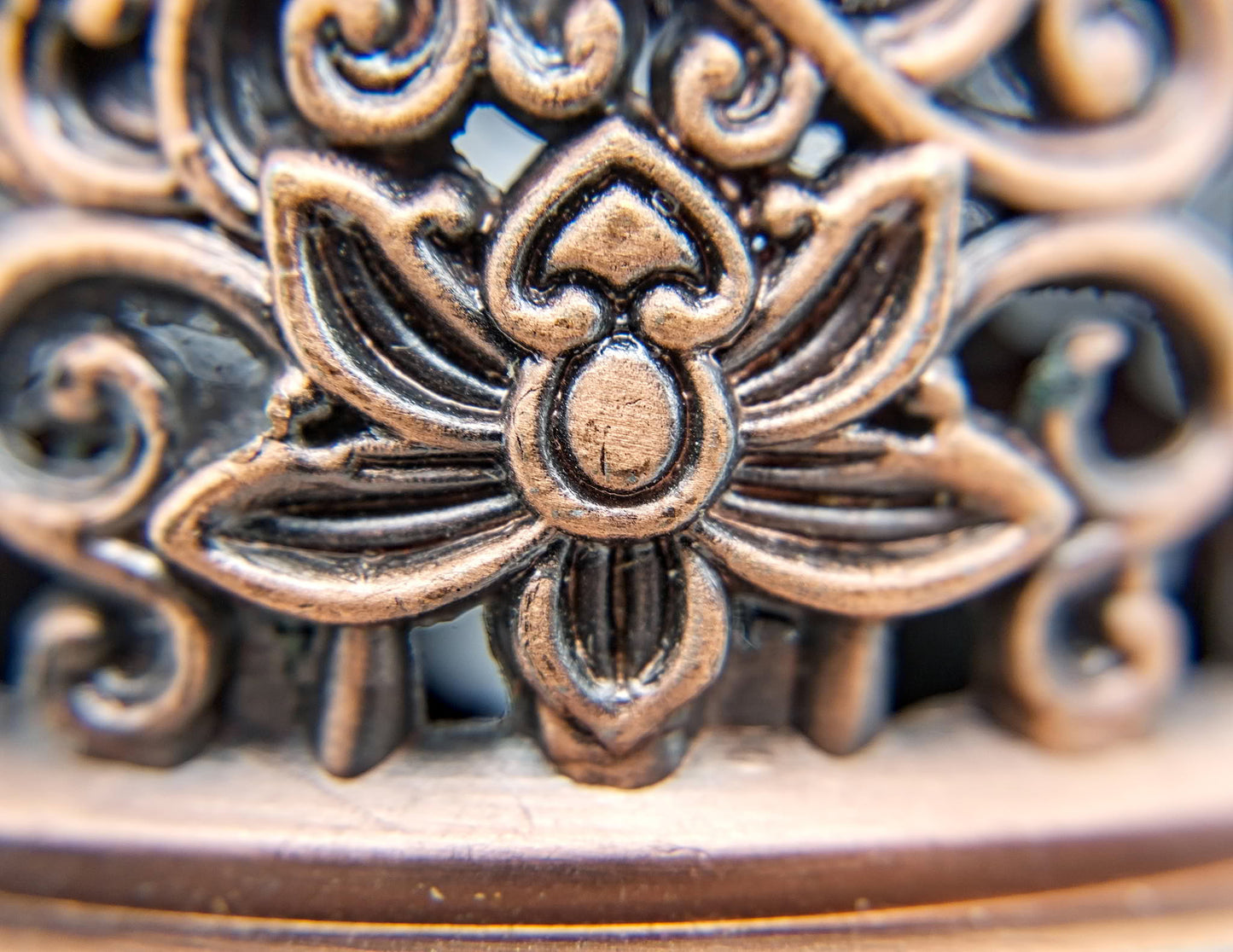 Räuchergefäß mit Löwengesicht