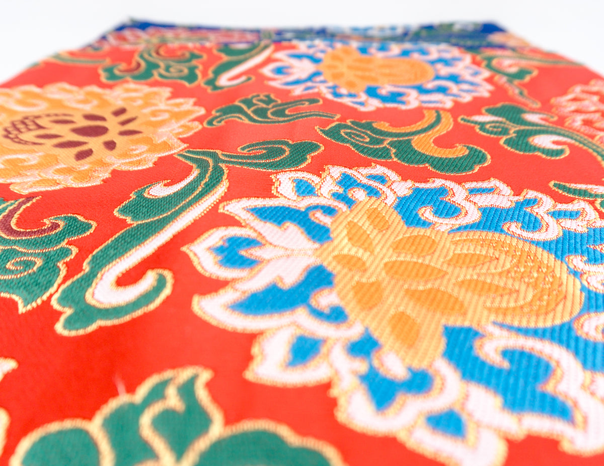 Rectangular Brocade – Red Center 198 x 90 cm