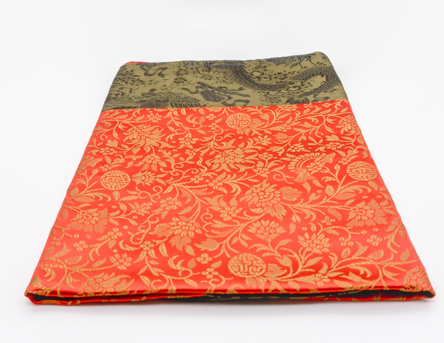 Quadratischer Brokat, rot mit olivgrünem Rand, 64 x 64 cm