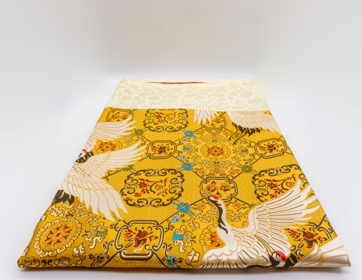 Rechteckiger Brokatstoff – Goldener Garuda 130 × 102 cm