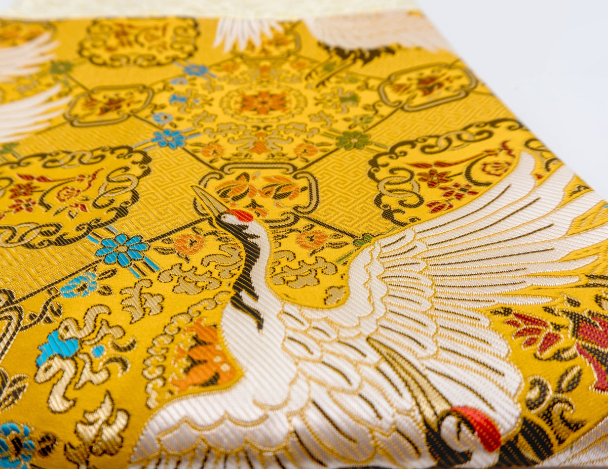 Rechteckiger Brokatstoff – Goldener Garuda 130 × 102 cm