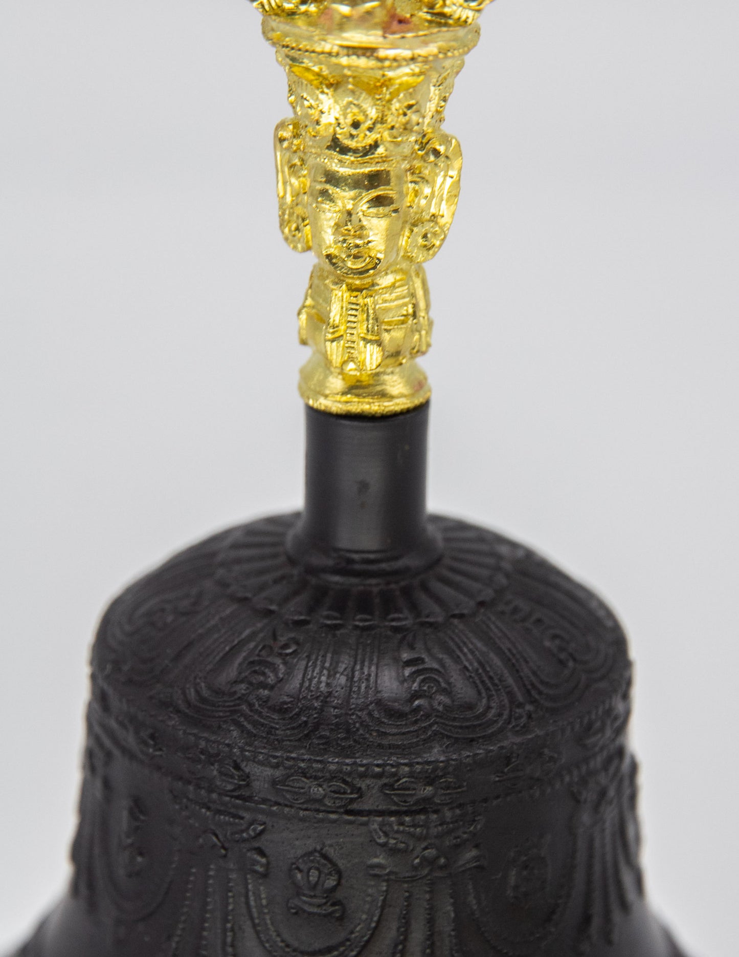 Dunkle Glocke & Dorje mit Gold Kontrasten I - Ani