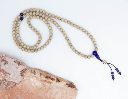 Mala en graine de lotus et lapis lazuli avec un double dorjé – 8mm