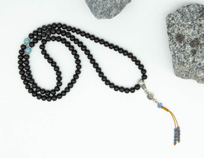 Schwarze Rosenholz Mala mit Aquamarin - 8mm