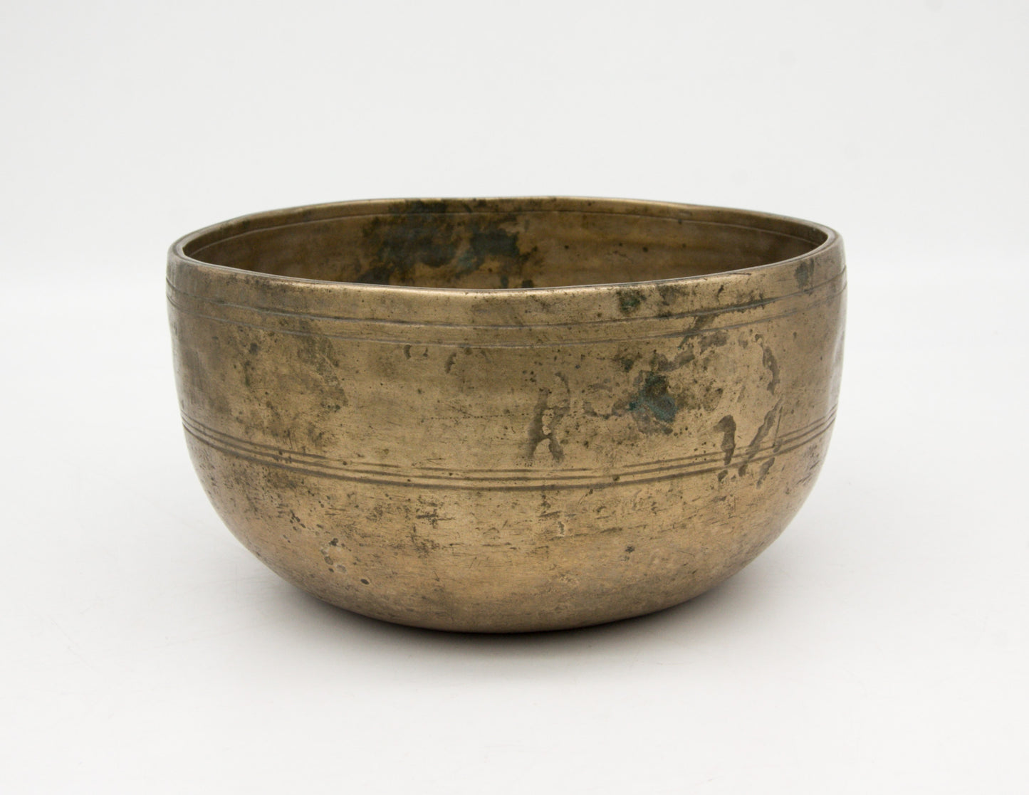 Handcrafted Singing Bowl – 16cm C tone