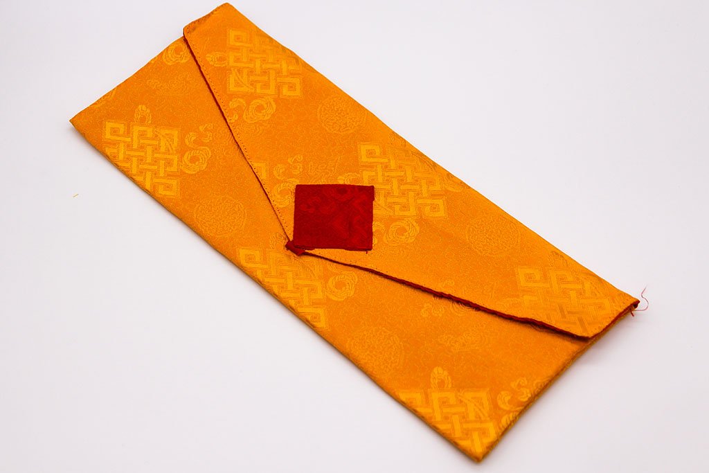 Pecha Envelope with Diamond Adornment