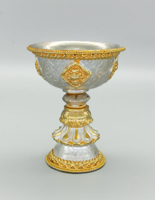 Handgefertigte geprägte Butterlampe, versilbert und vergoldet / 10,5 cm